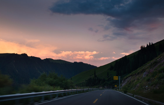 独库公路夕阳