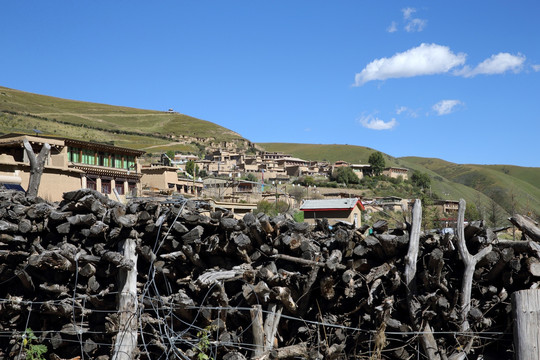 神座村藏民居