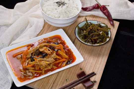 鱼香肉丝饭 拌饭