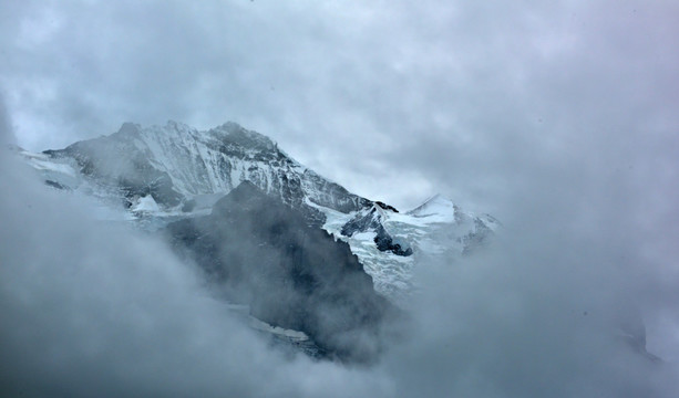 云雾冰山