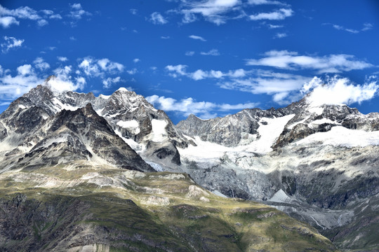 蓝天冰山