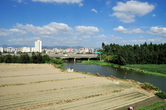 乡村河流田野