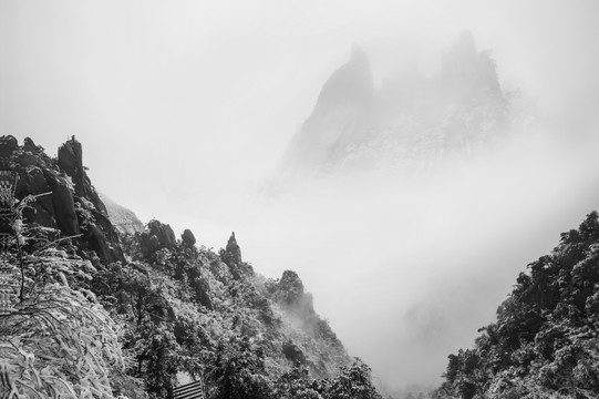 水墨雪山