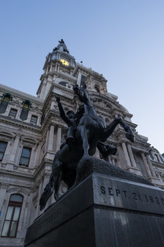 费城市政厅 市政厅前的雕像