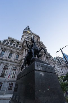 费城市政厅 市政厅前的雕像