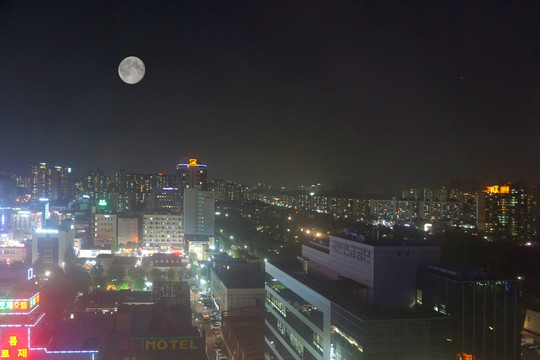 韩国水原市风光 俯拍城市夜色
