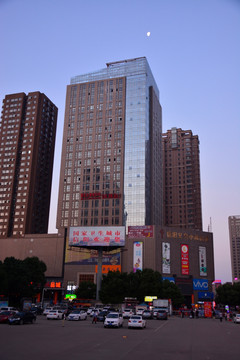 信陽(yáng)火車(chē)站附近建筑
