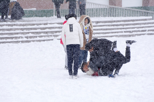 校园下雪