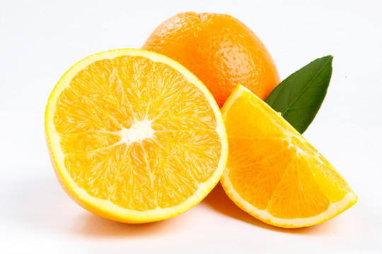 新鲜橙子白底