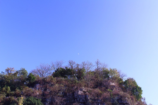 太阳月亮蓝天青山