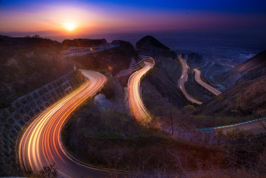 最美公路夜景