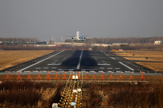 飞机起飞 跑道