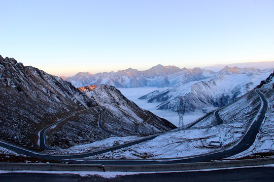 巴郎山 盘山公路