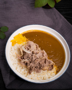咖喱牛肉飯