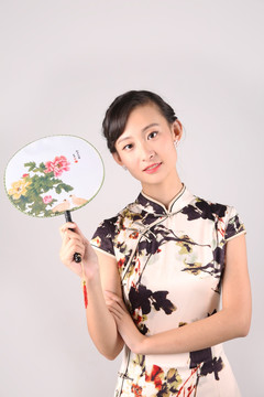復(fù)古的旗袍美女