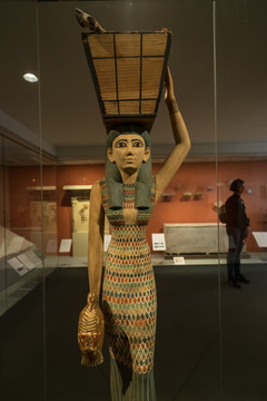 埃及彩绘少女人像