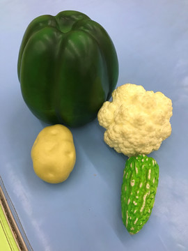 蔬果玩具青椒花菜土豆苦瓜摄影