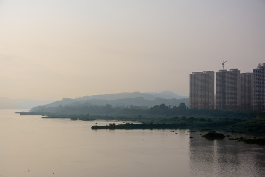 河岸远山宜居新城