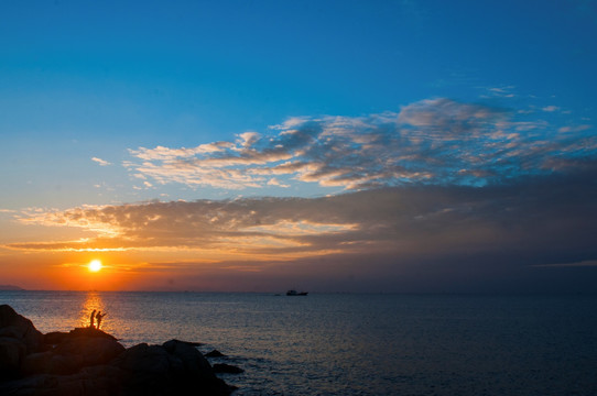 海上日落 烟波浩渺 海边礁石