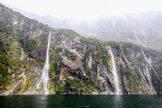 米尔福德峡湾