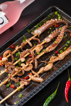 夜市大排檔燒烤魷魚須