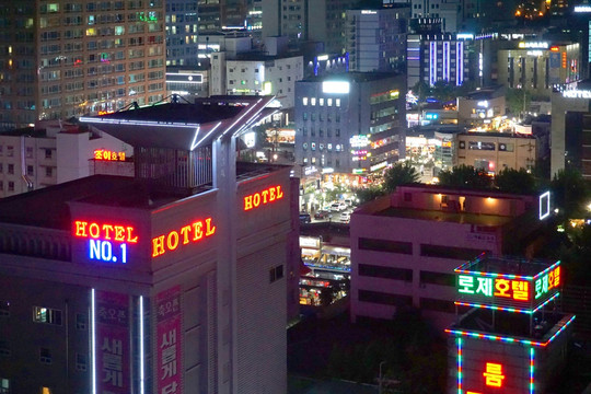 韩国都市夜景 酒店宾馆林立