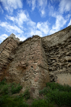 古城墙断壁残垣