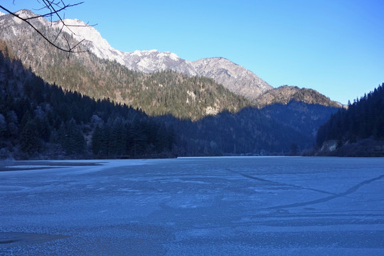 雪山冰湖