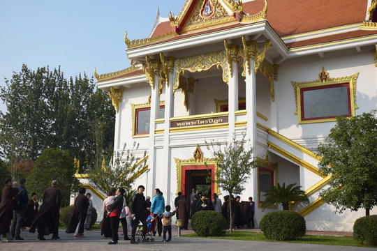 白马寺里的佛教信徒