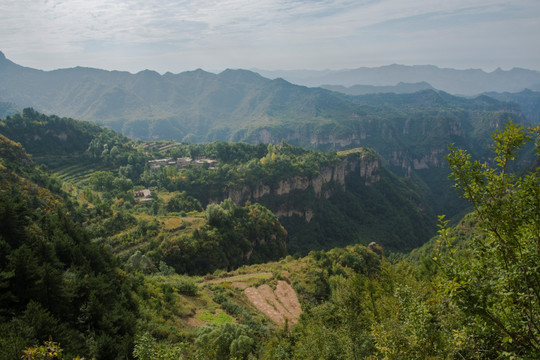 太行山上的村庄风景