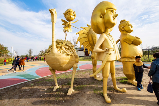 上海 浦江郊野公园 金色雕塑