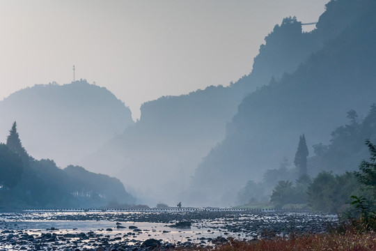 清晨 远山 小溪