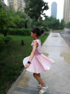 雨后女孩