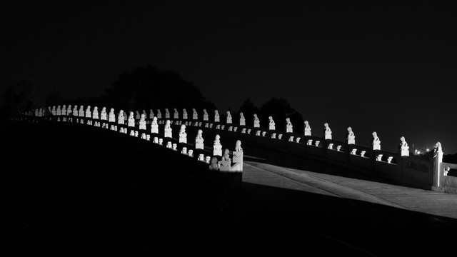 颐和园 十七孔桥 黑白照