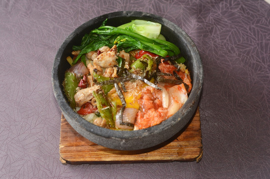 韩式生肠石锅饭