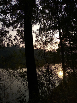 湖畔夕阳风光