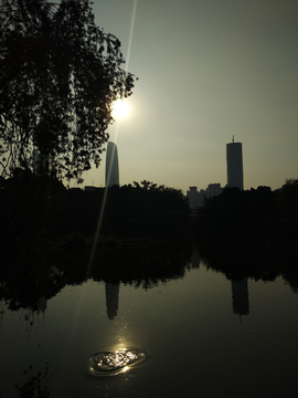 湖畔暮色风景