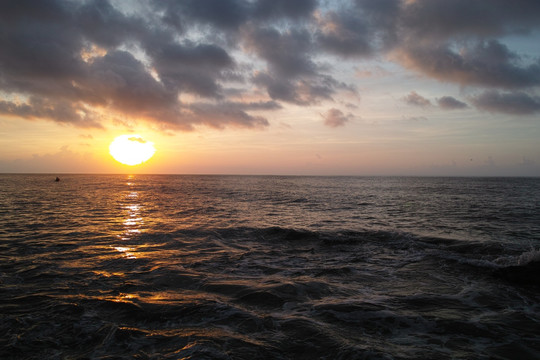 海浪海滩日出朝霞