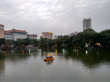 湖畔风景