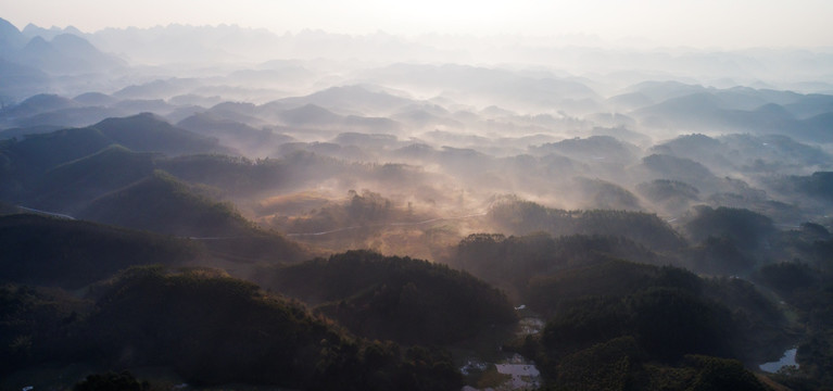 山间日出