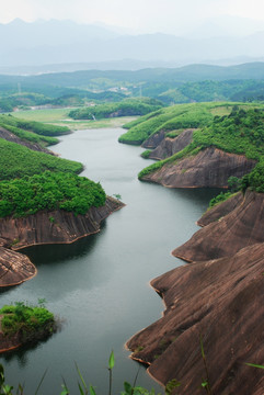 青山绿水风景图