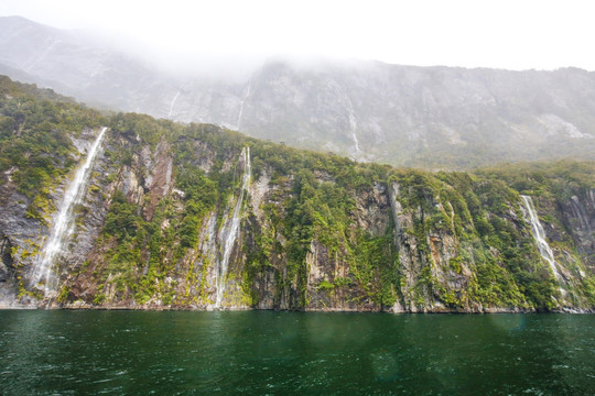 米尔福德峡湾