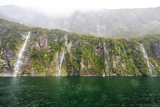 米尔福德峡湾