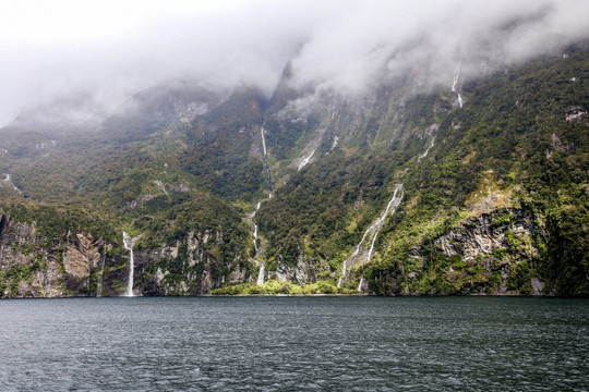 米尔福德峡湾