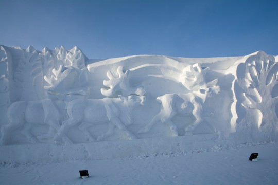 驯鹿雪雕