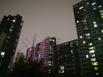 夜晚小区