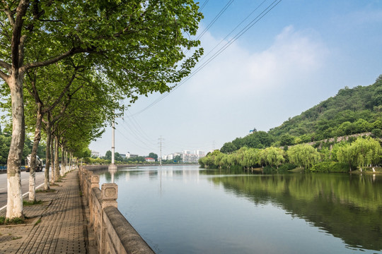 狮子山下护城河