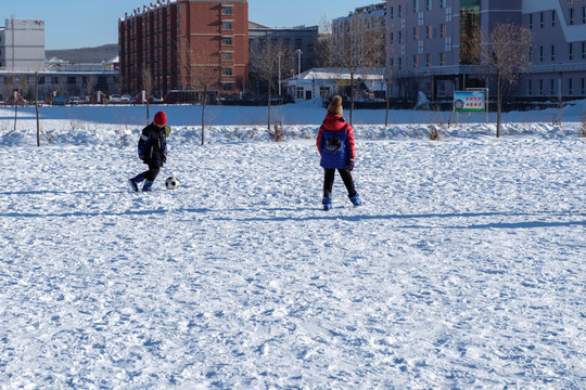 雪地足球课