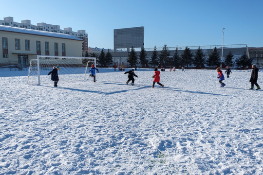雪地足球课