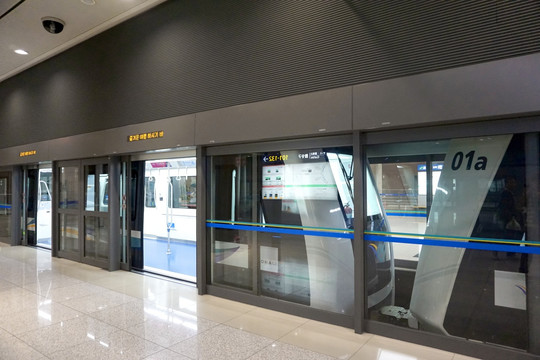 韩国仁川机场航站列车